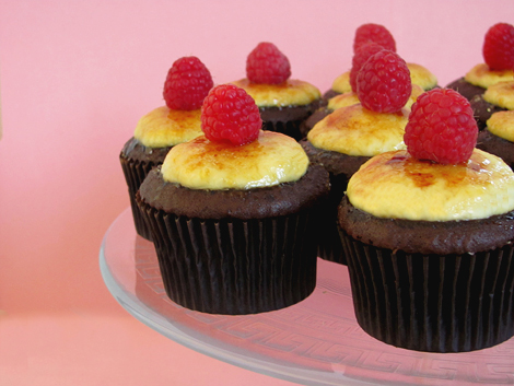 Cr me Brulee Cupcakes Cr me brulee nested inside a chocolate cupcake Wow