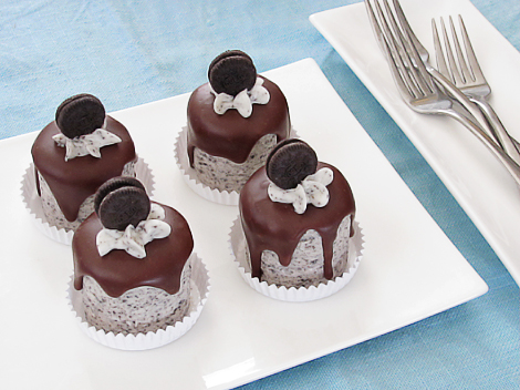 Oreo Birthday Cake on Mini Chocolate Oreo Cakes   Bakers Royale