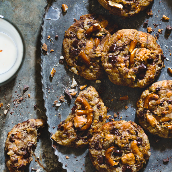 Butterfinger Pretzel Cookies Bakers Royale 600x600