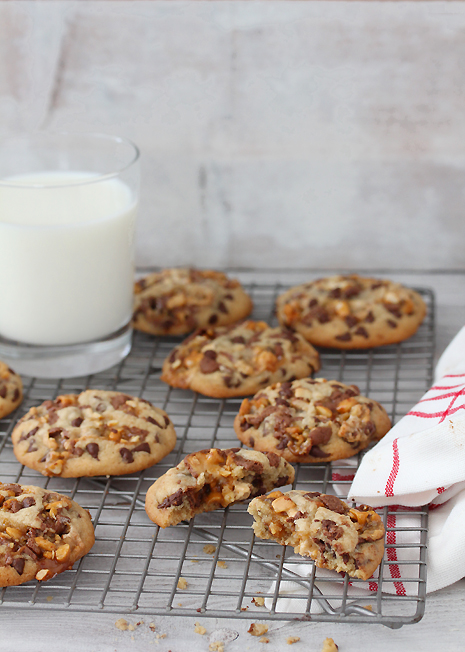 Snickers Cookies - A Tipsy Giraffe