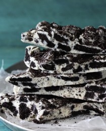 Cookies and Cream Oreo Bark Bakers Royale 210x260