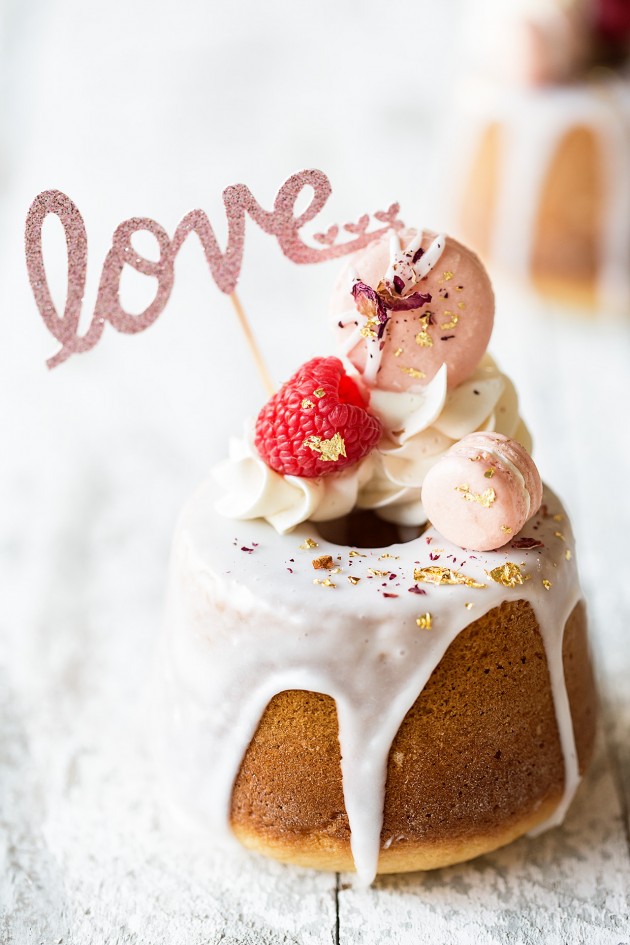 Mini Vanilla Rose Cake | Bakers Royale