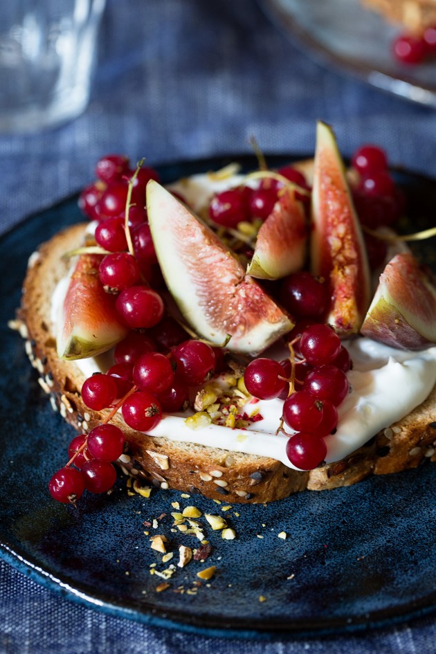 fig and currant toast with honey whipped mascarpone