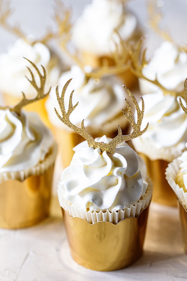 holiday-cupcakes-via-bakers-royale