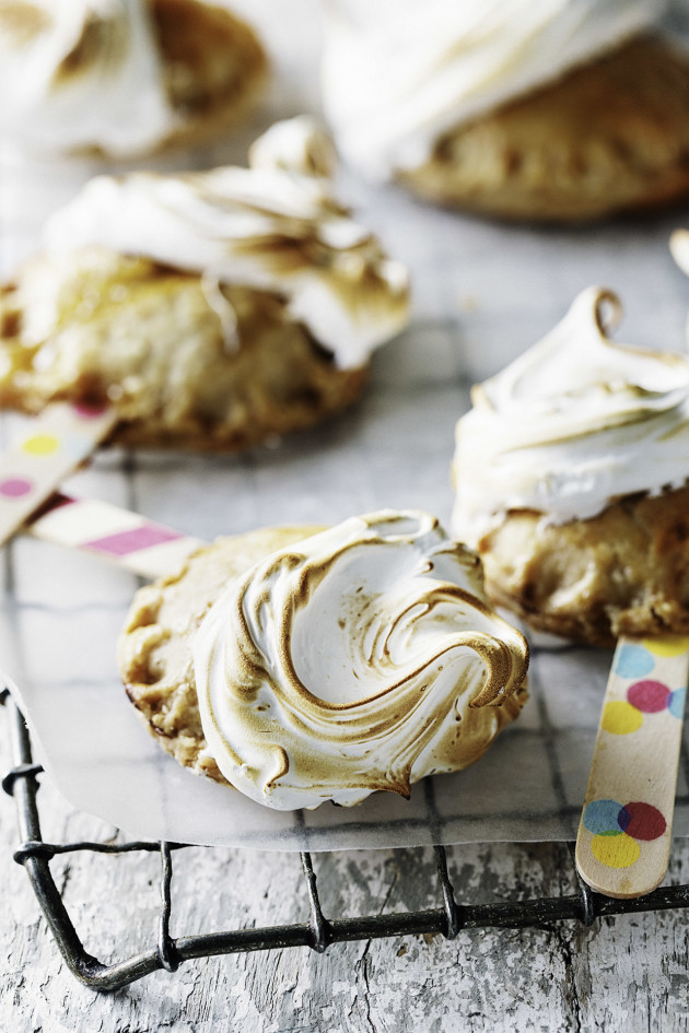 1 Lemon Meringue Pie Pops via Bakers Royale