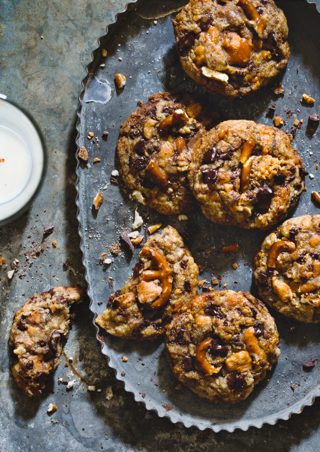 Butterfinger Pretzel Cookies | Bakers Royale