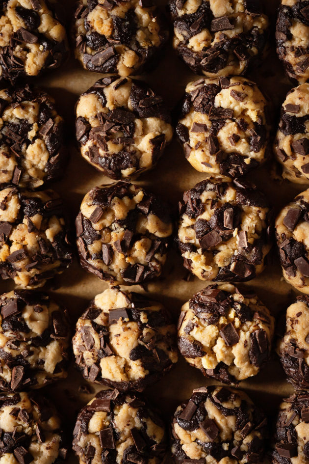 Brookie Cookies ~ A combination of chocolate chip cookies + double chocolate chip cookie rolled together and rippled with cheesecake bites. 